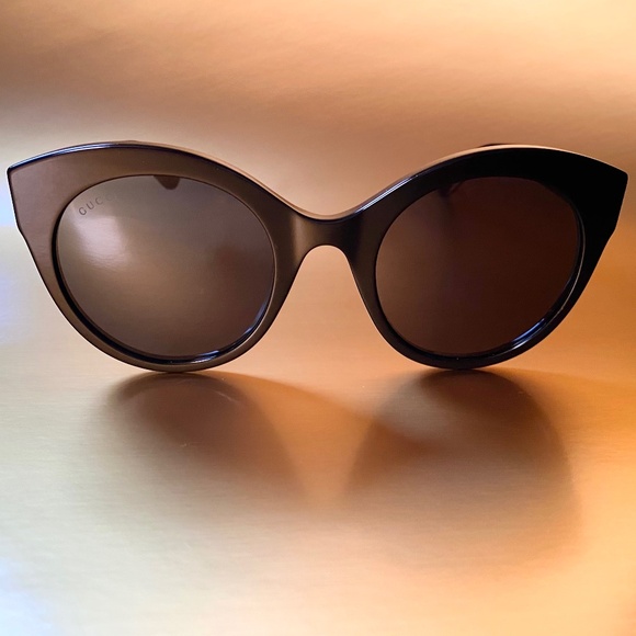 GUCCI Black Cat Eye Sunglasses with Gold Detail - Picture 1 of 5